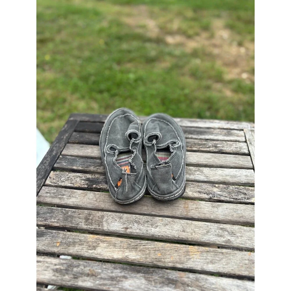 ROCKET DOG CANVAS SLIP ON SHOES SIZE 7.5M